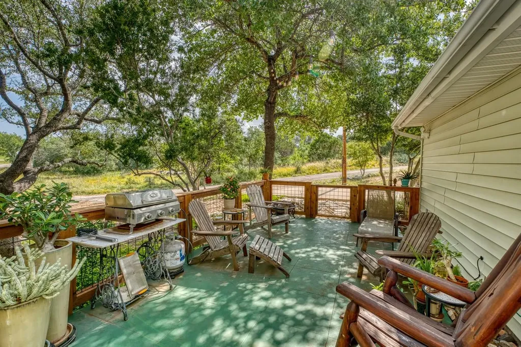 1106 N Shorewood Drive Granite Shoals TX 78654