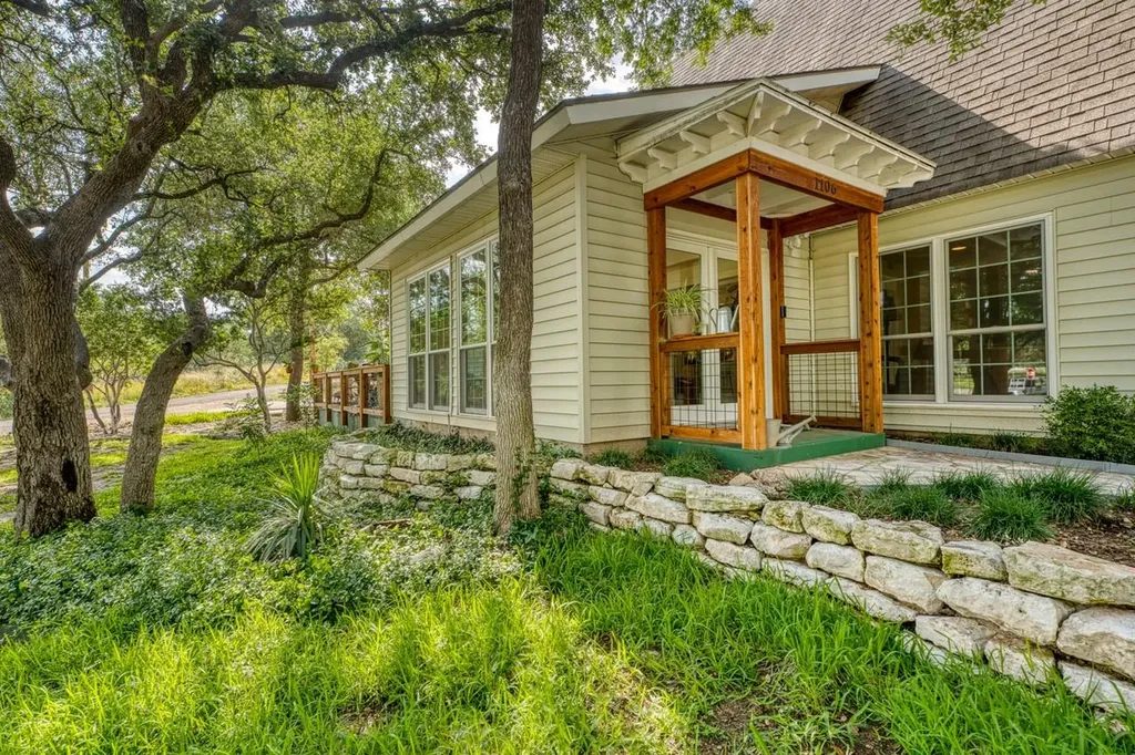 1106 N Shorewood Drive Granite Shoals TX 78654
