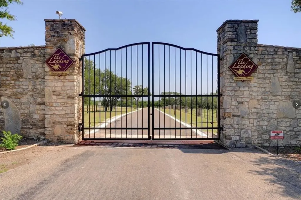 920 Crosswind Drive Blanco TX 78606