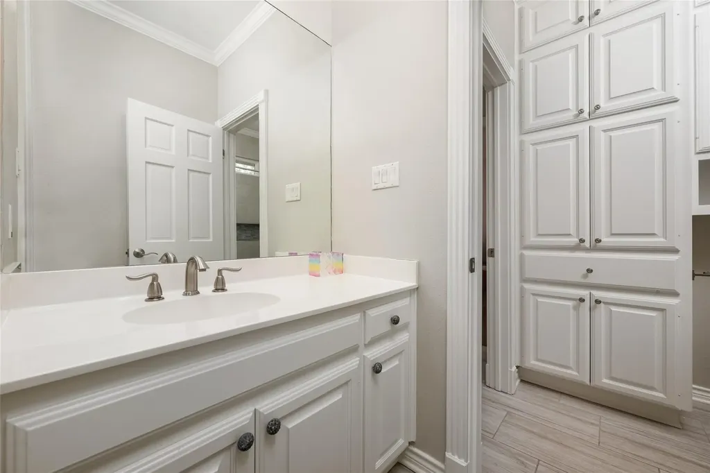 5805 Buckpasser Cove Austin TX 78746