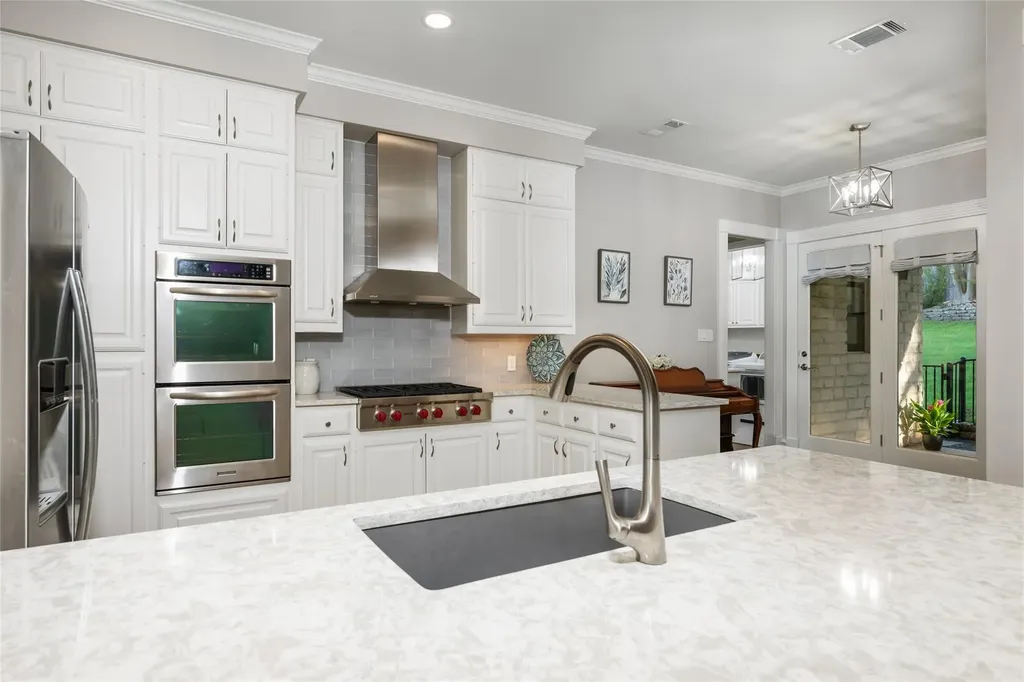 5805 Buckpasser Cove Austin TX 78746