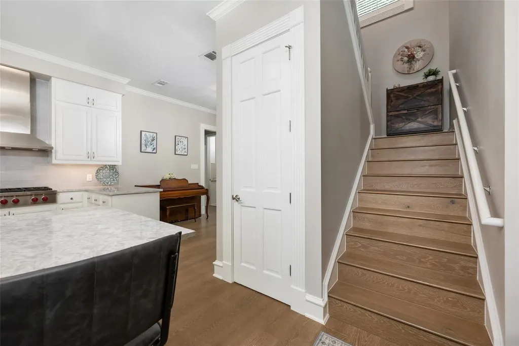 5805 Buckpasser Cove Austin TX 78746
