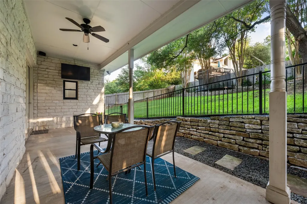 5805 Buckpasser Cove Austin TX 78746