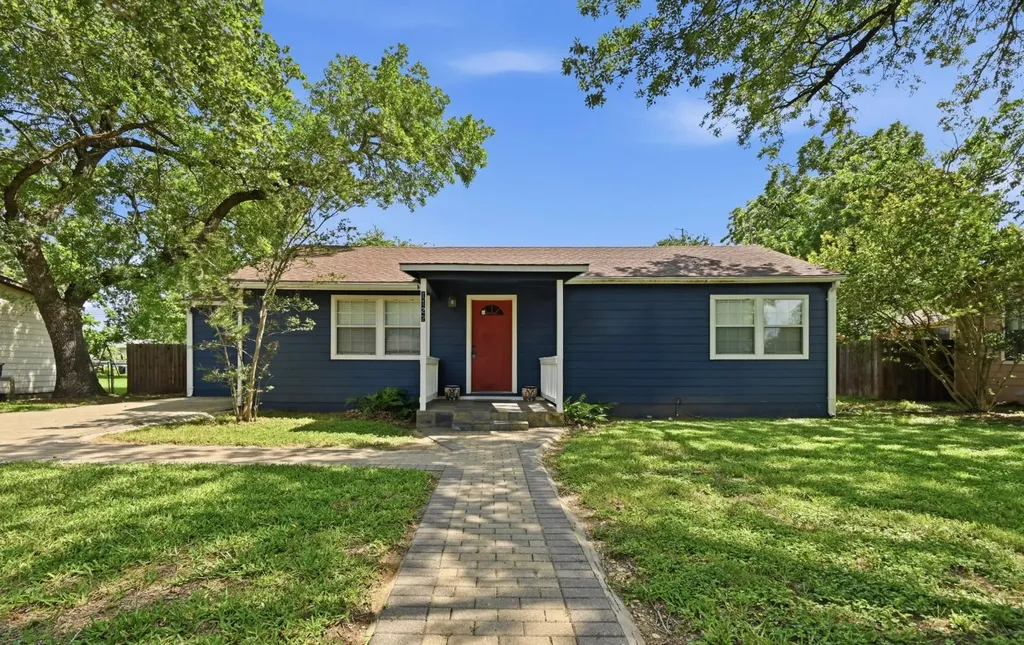 1127 Parr Street Luling TX 78648