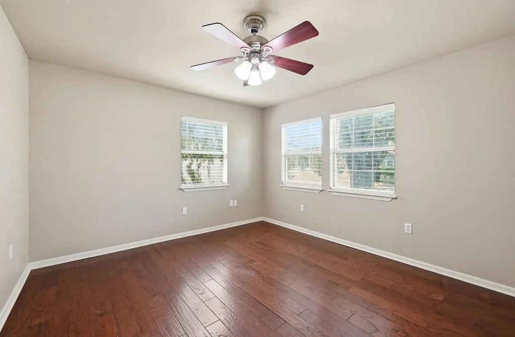1127 Parr Street Luling TX 78648
