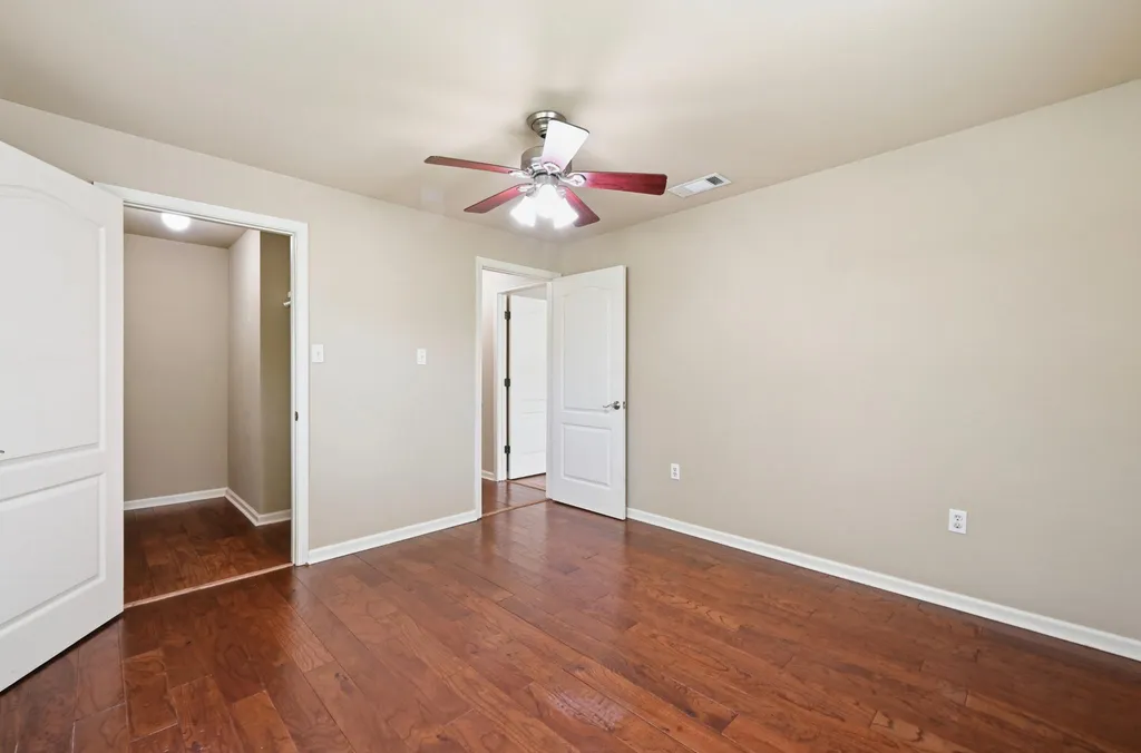 1127 Parr Street Luling TX 78648