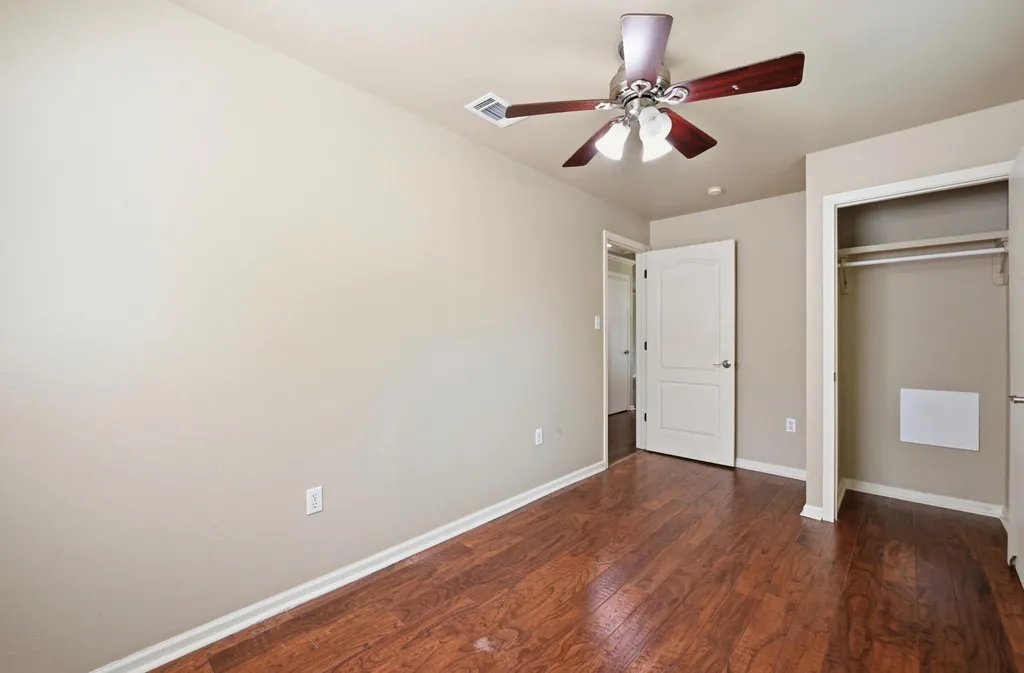 1127 Parr Street Luling TX 78648