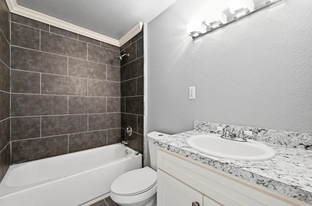 1127 Parr Street Luling TX 78648