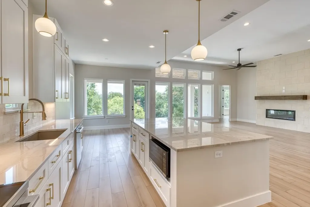 1310 Cats Eye Horseshoe Bay TX 78657