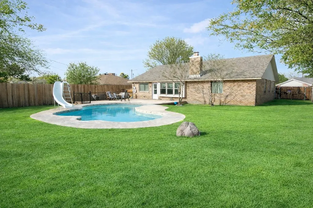 1609 Woodhill Drive Round Rock TX 78681