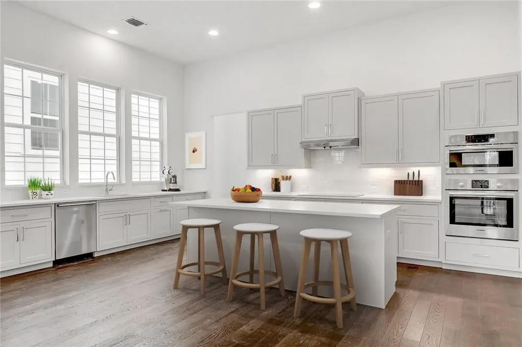 4502 Grassland Drive Austin TX 78723