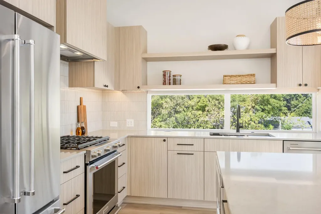 10828 Desert Trail Austin TX 78758
