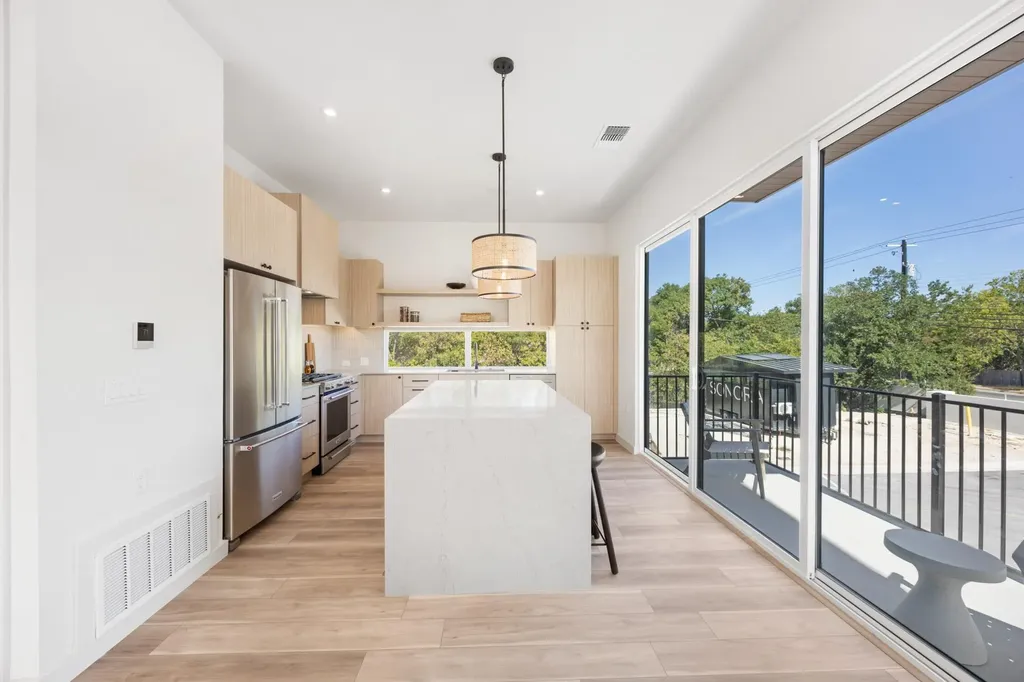 10828 Desert Trail Austin TX 78758