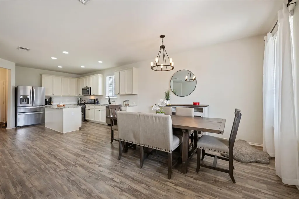 328 Thornless Circle Buda TX 78610