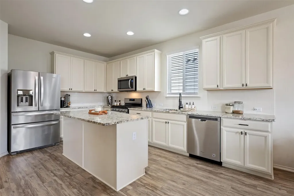 328 Thornless Circle Buda TX 78610