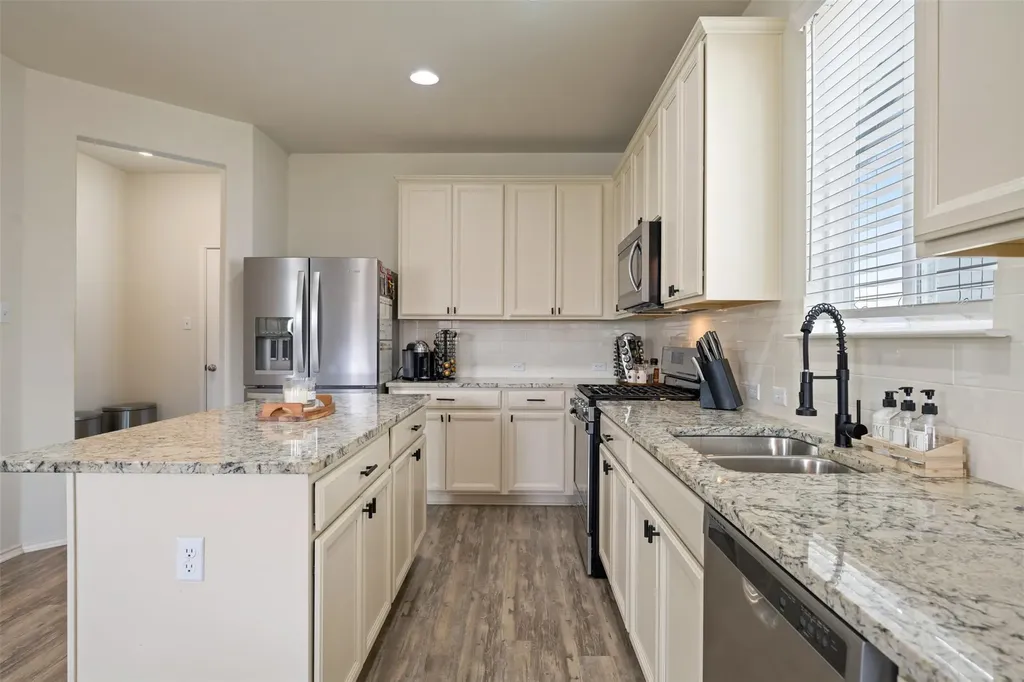 328 Thornless Circle Buda TX 78610