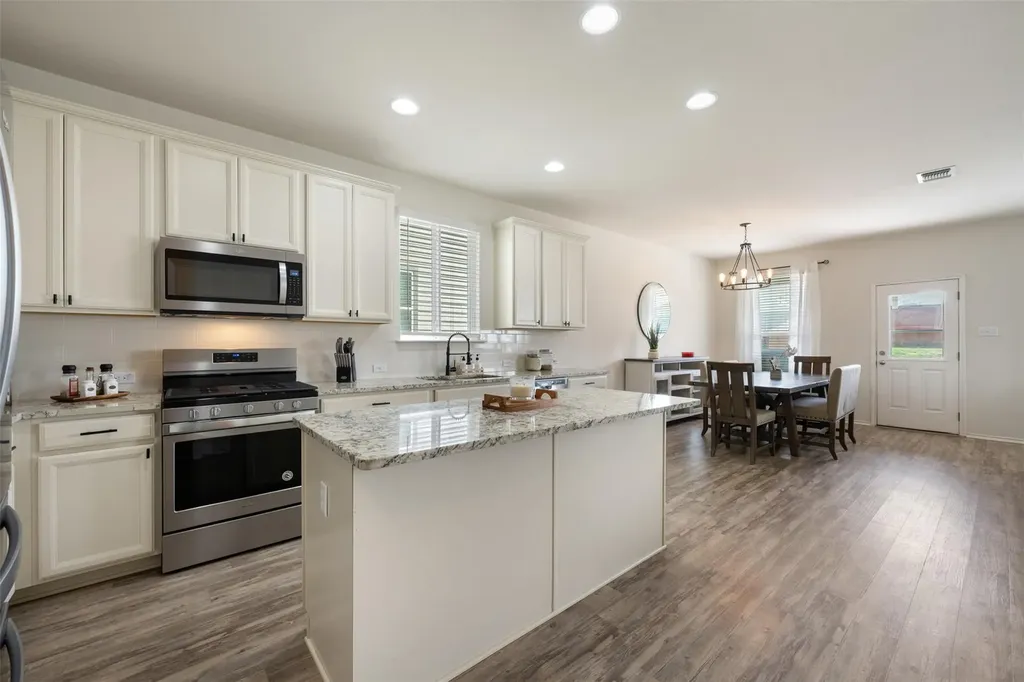 328 Thornless Circle Buda TX 78610