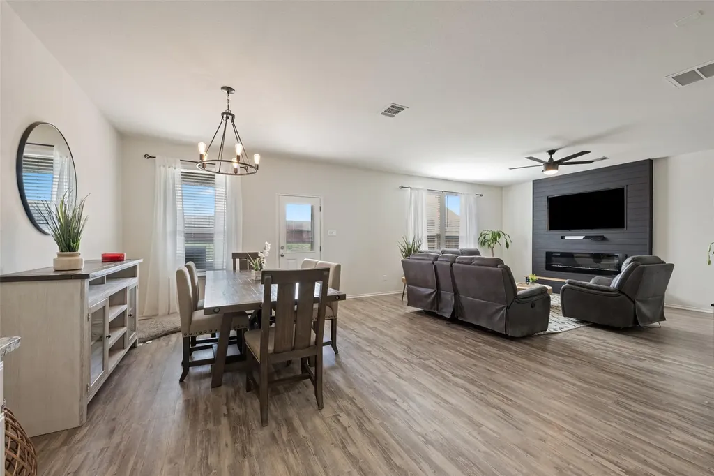 328 Thornless Circle Buda TX 78610