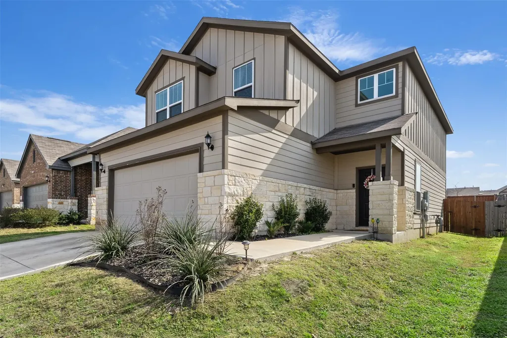 328 Thornless Circle Buda TX 78610