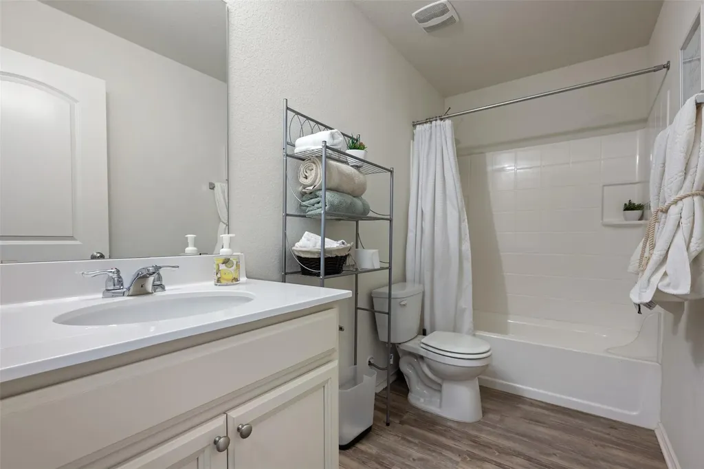 328 Thornless Circle Buda TX 78610