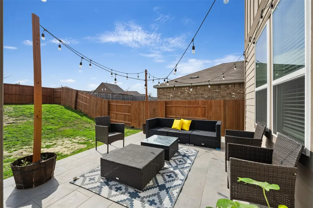 328 Thornless Circle Buda TX 78610