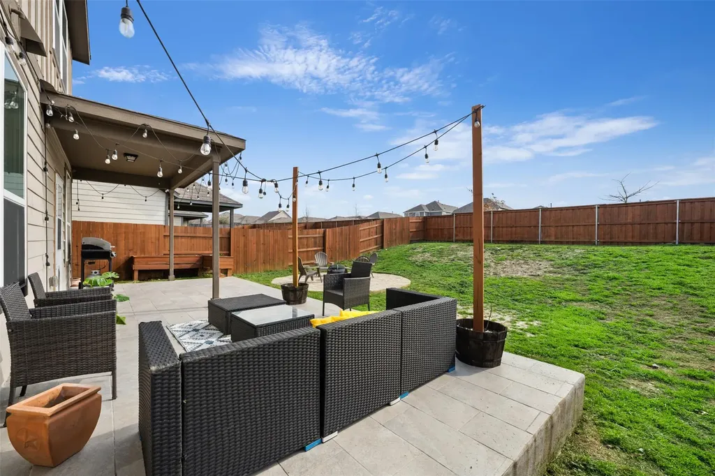 328 Thornless Circle Buda TX 78610
