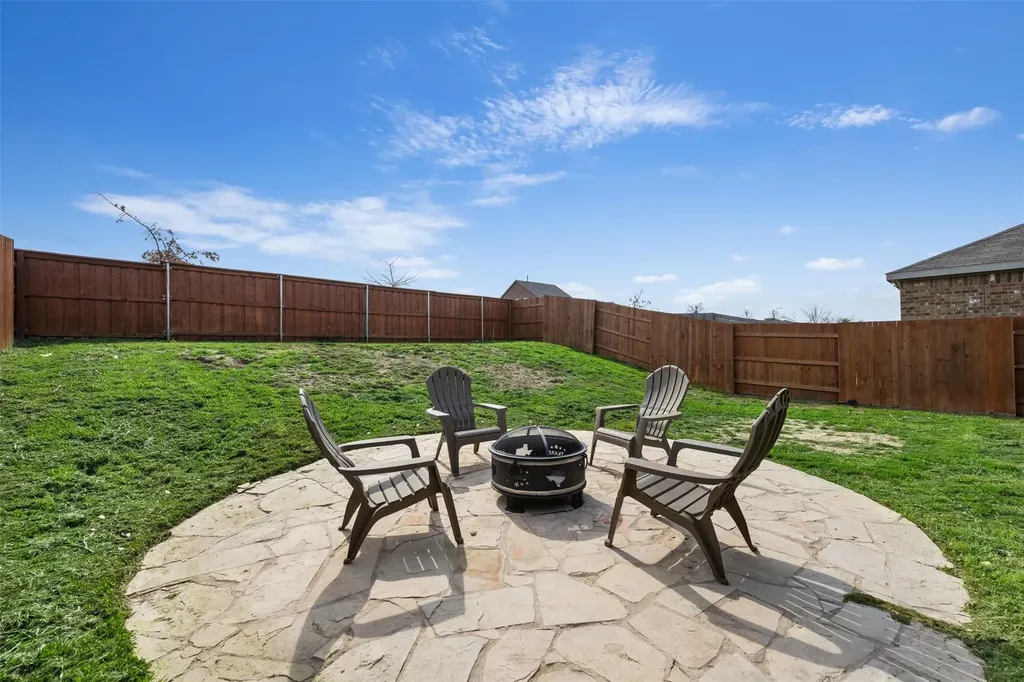 328 Thornless Circle Buda TX 78610