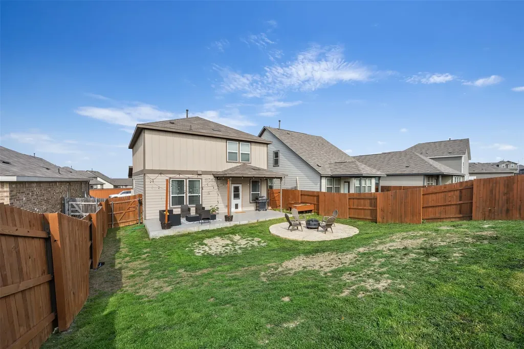 328 Thornless Circle Buda TX 78610