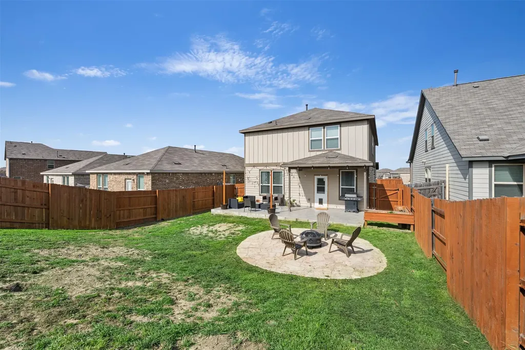 328 Thornless Circle Buda TX 78610