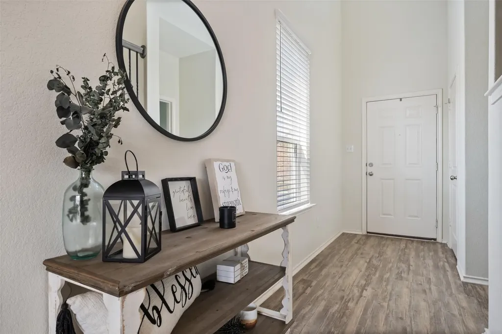 328 Thornless Circle Buda TX 78610