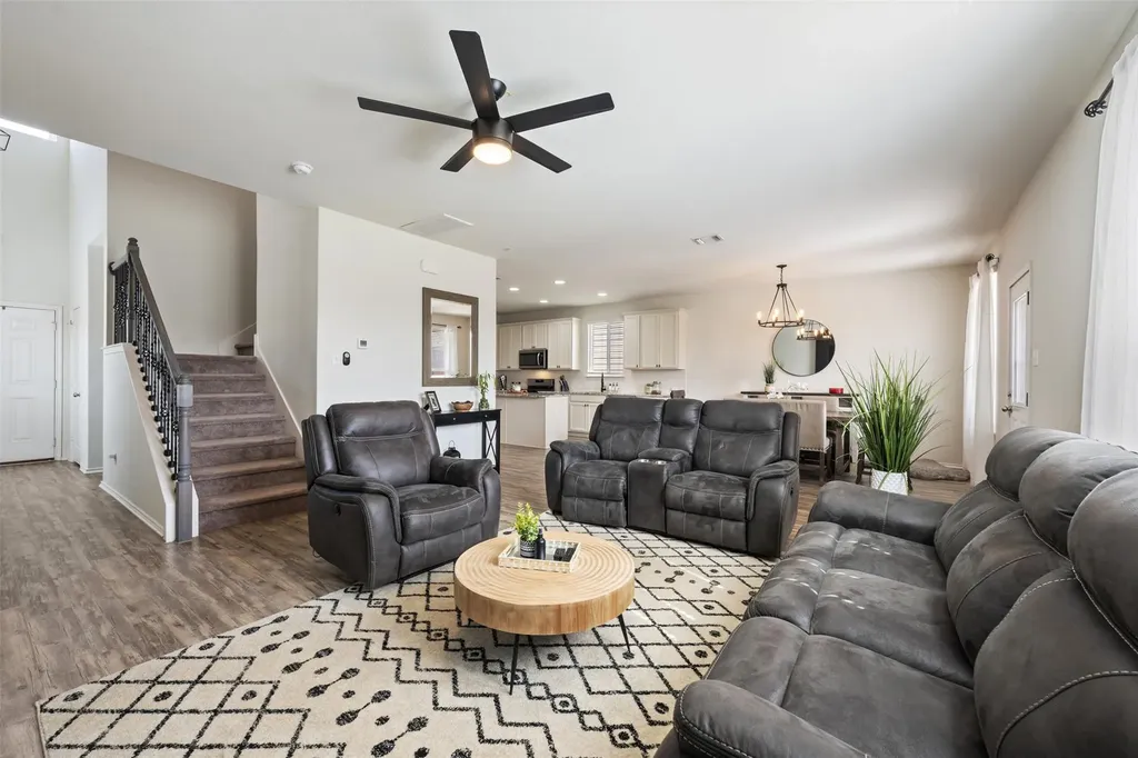 328 Thornless Circle Buda TX 78610