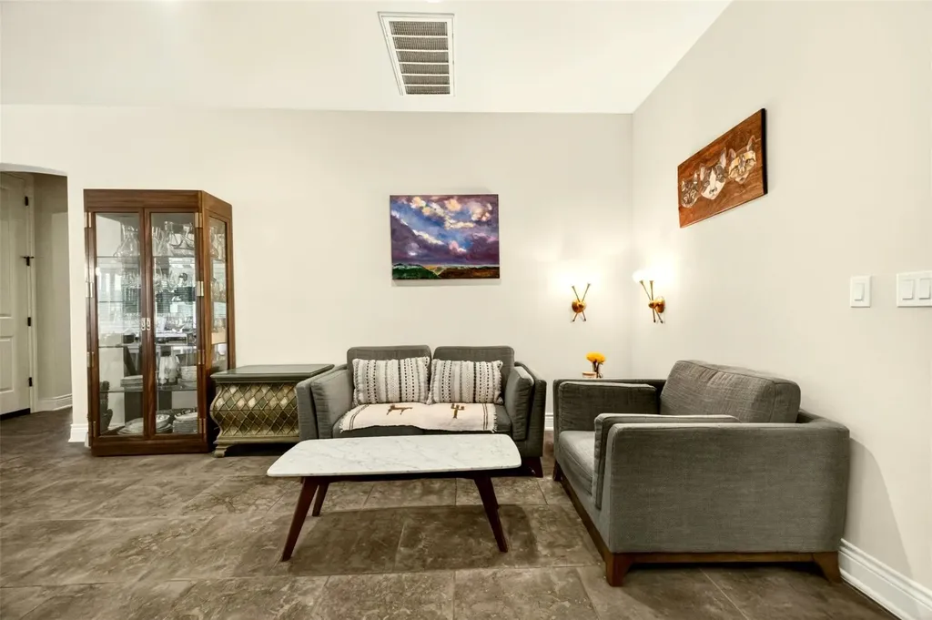 2316 Forsam Bend Austin TX 78725