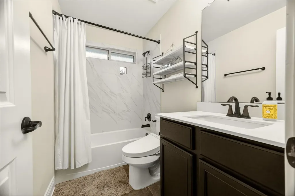 2316 Forsam Bend Austin TX 78725