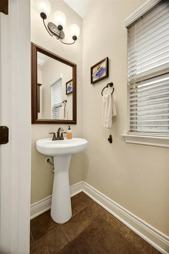 2316 Forsam Bend Austin TX 78725