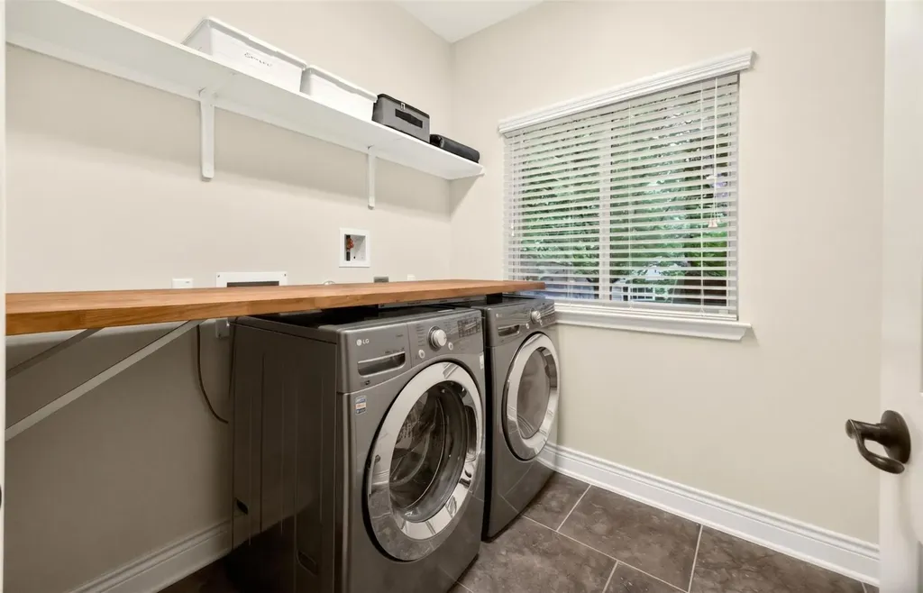 2316 Forsam Bend Austin TX 78725