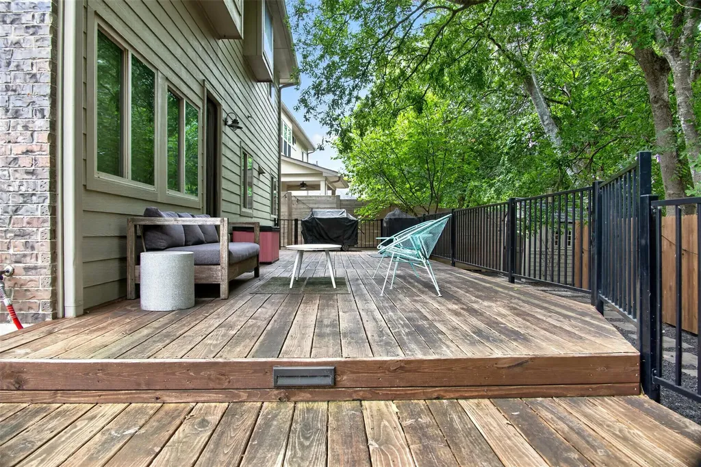 2316 Forsam Bend Austin TX 78725