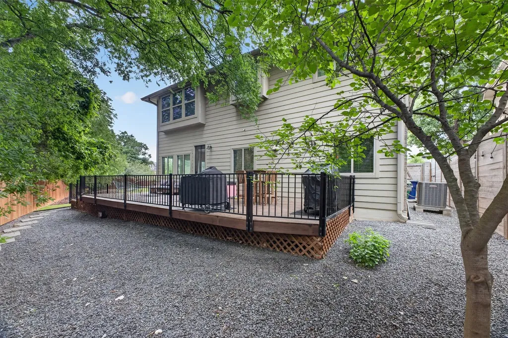2316 Forsam Bend Austin TX 78725