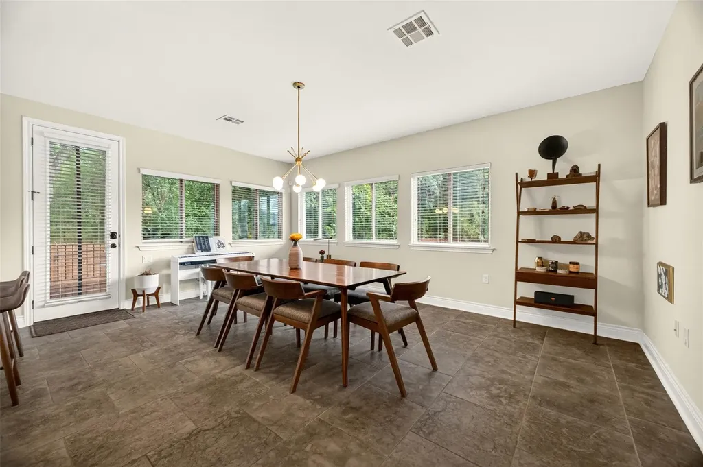 2316 Forsam Bend Austin TX 78725