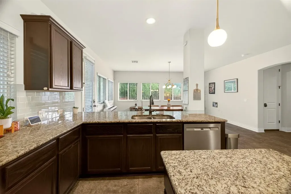 2316 Forsam Bend Austin TX 78725
