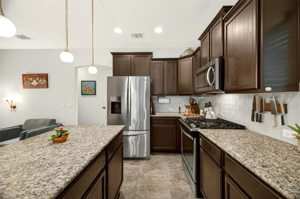 2316 Forsam Bend Austin TX 78725