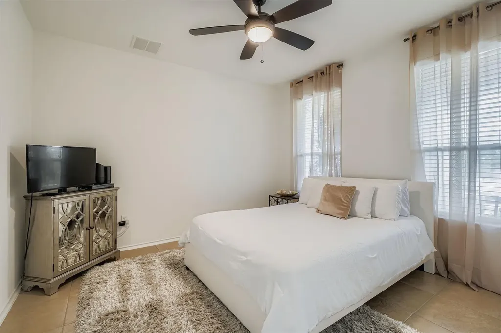7020 Ondantra Bend Austin TX 78744