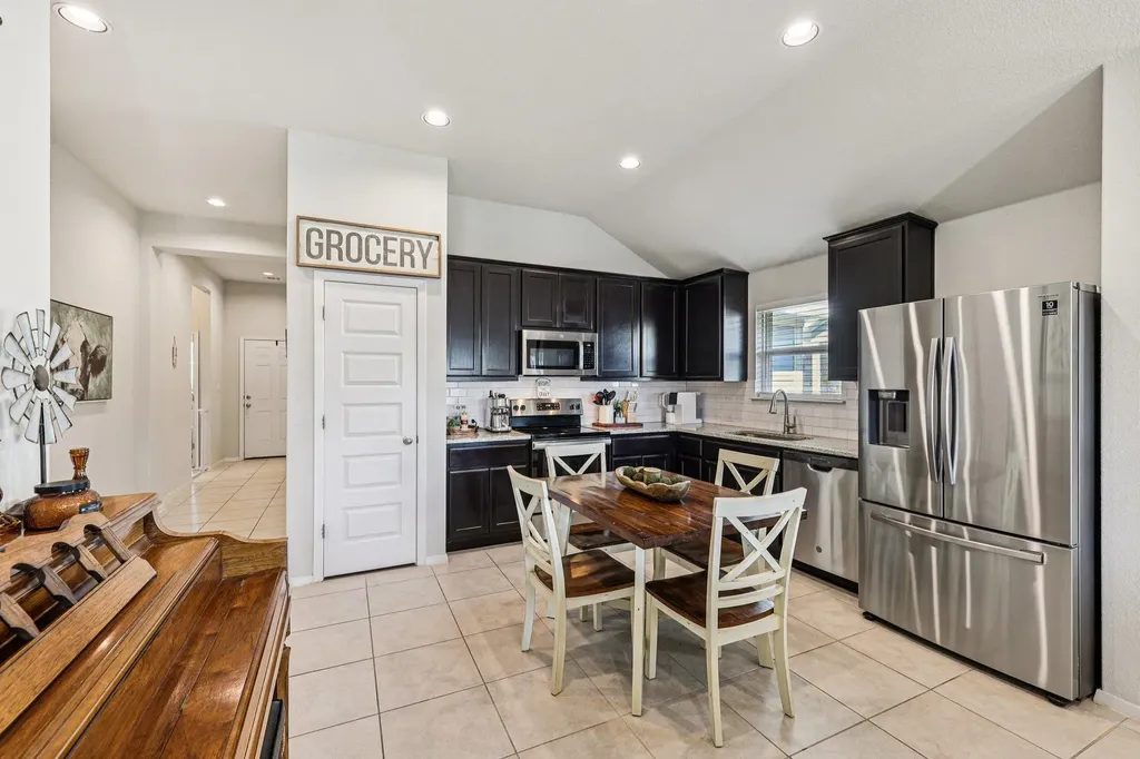 111 Insider Loop Elgin TX 78621