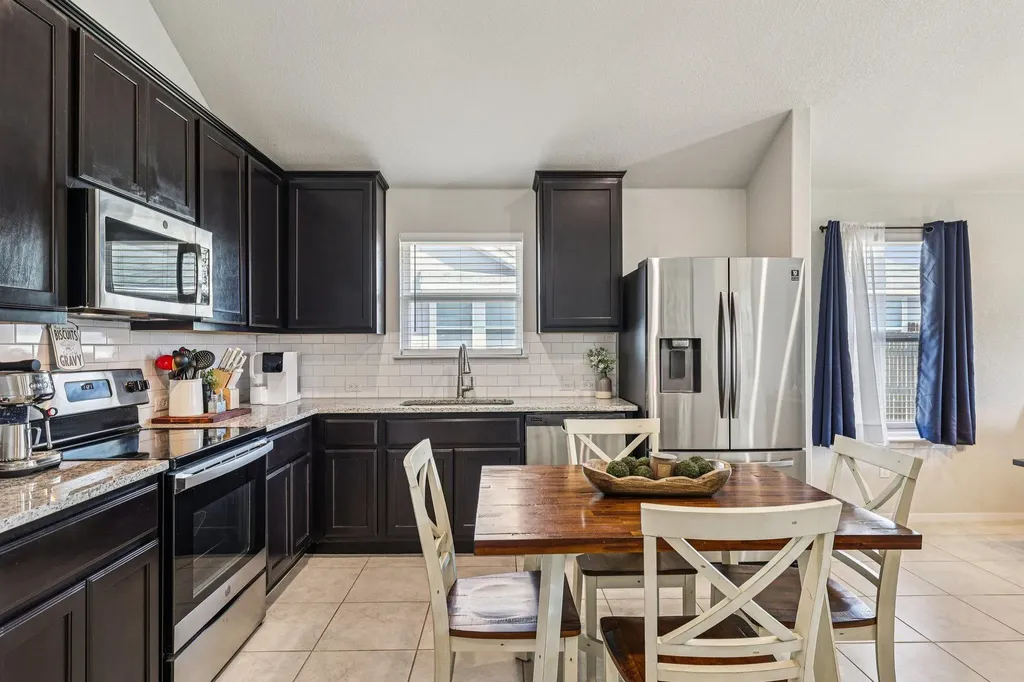 111 Insider Loop Elgin TX 78621