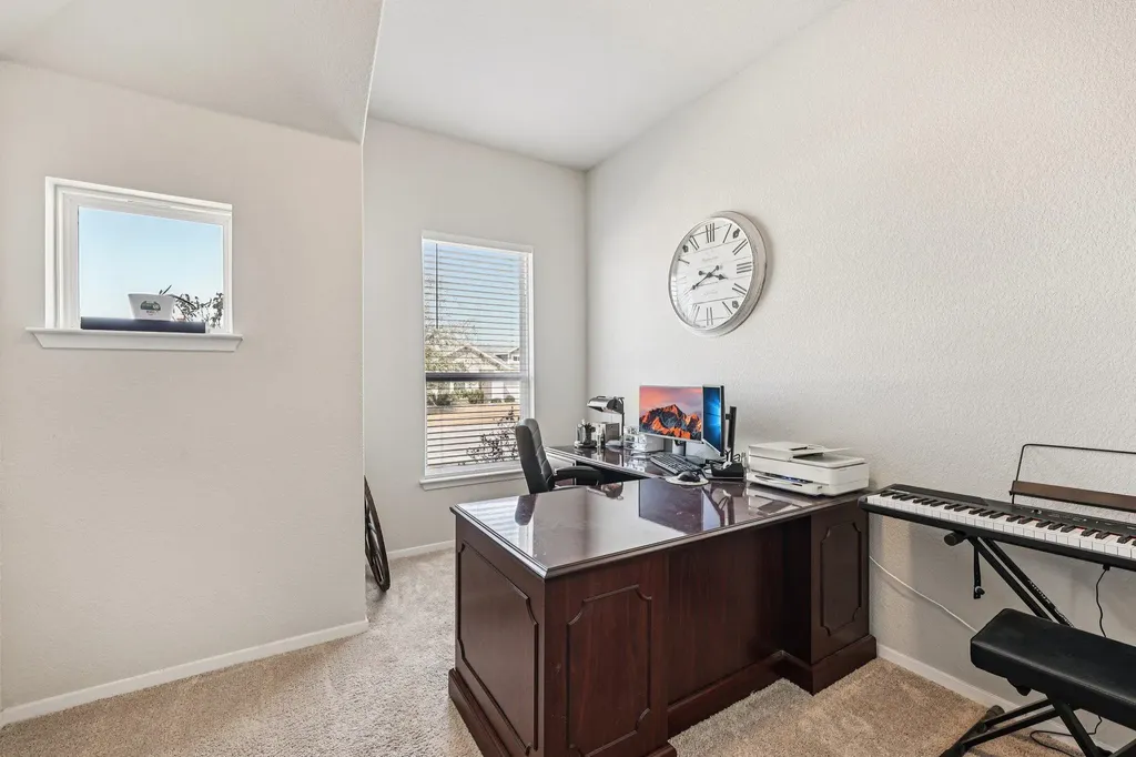 111 Insider Loop Elgin TX 78621