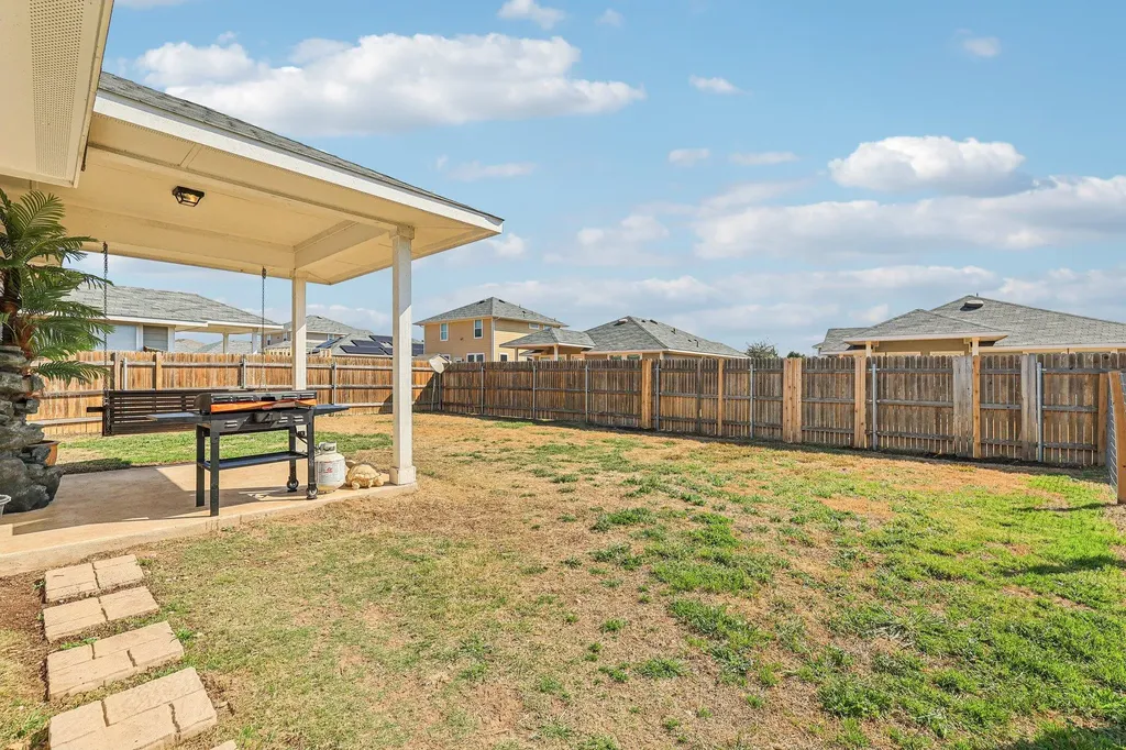 111 Insider Loop Elgin TX 78621