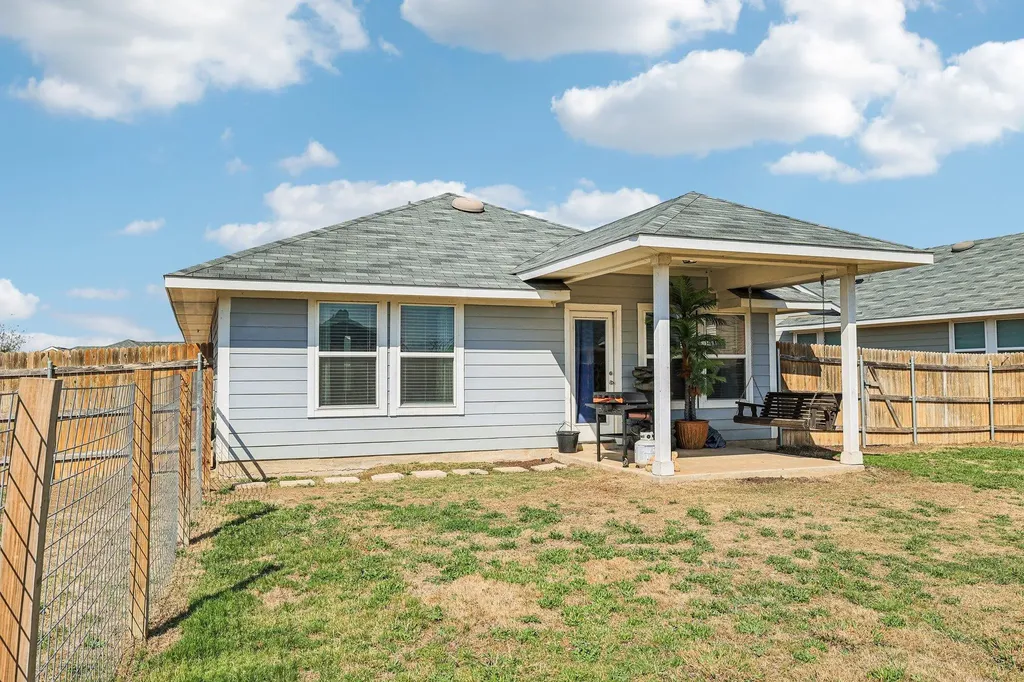 111 Insider Loop Elgin TX 78621
