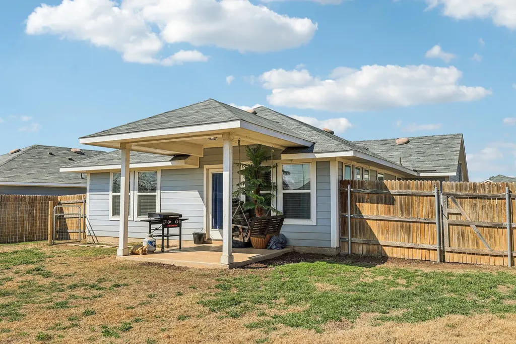 111 Insider Loop Elgin TX 78621