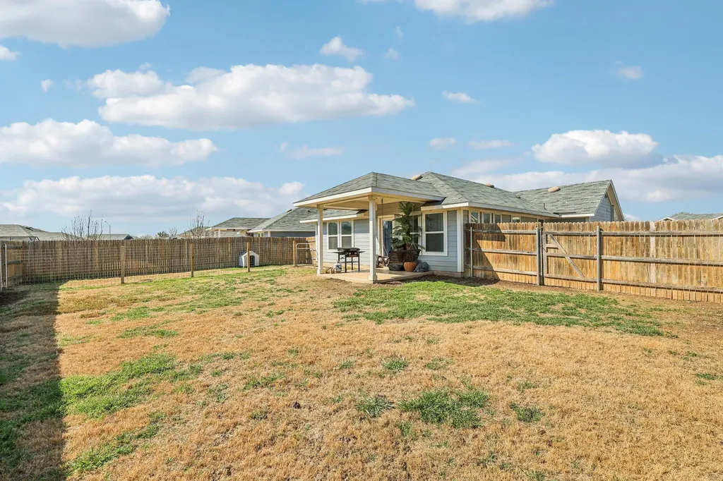 111 Insider Loop Elgin TX 78621