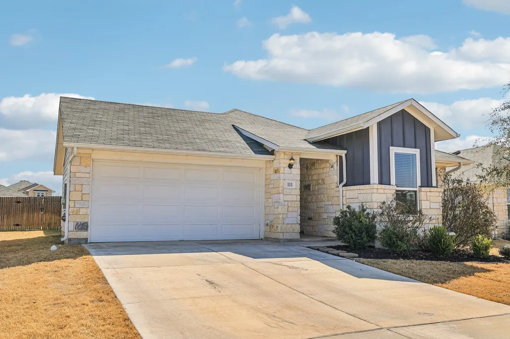 111 Insider Loop Elgin TX 78621
