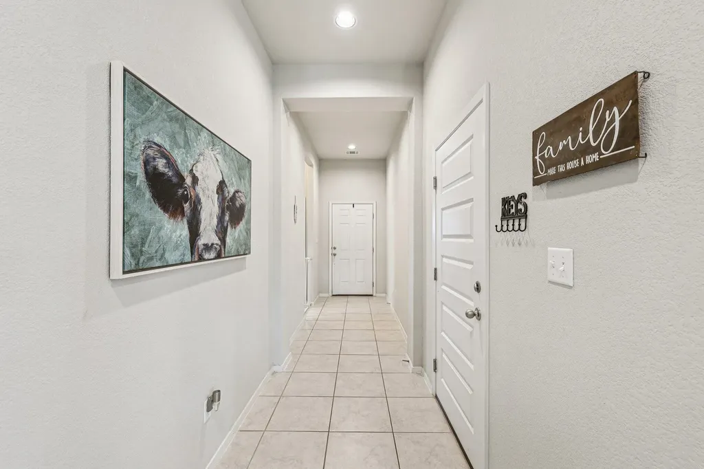 111 Insider Loop Elgin TX 78621